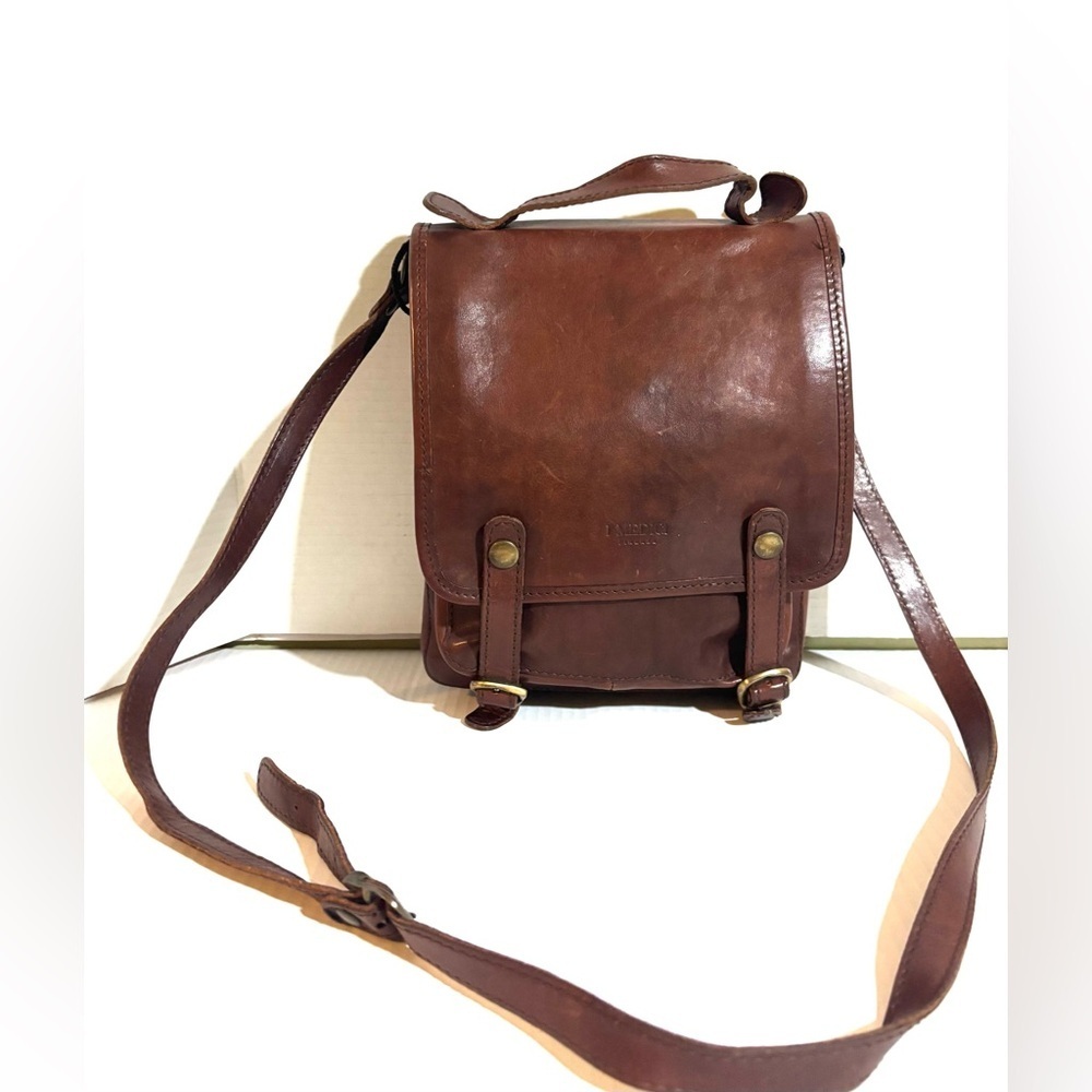 I medici unisex Brown distressed Leather Crossbody Bag
